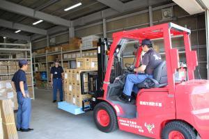 写真：支援物資の搬送の様子1