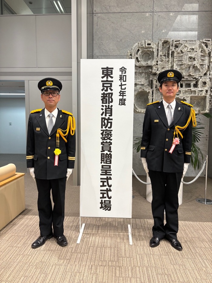 副団長　石井良幸氏（左）、第八分団分団長　田中俊平氏（右）