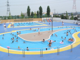 写真：流れるプール