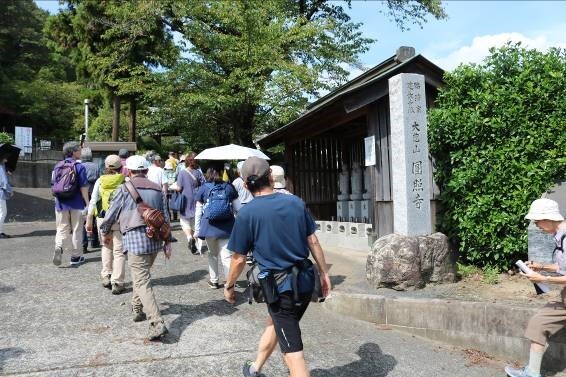 写真：円照寺までの道