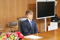 写真：表敬訪問の様子（輪笠選手）