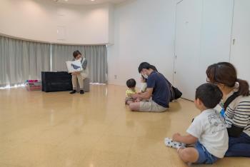 写真：市立図書館の取り組みの様子