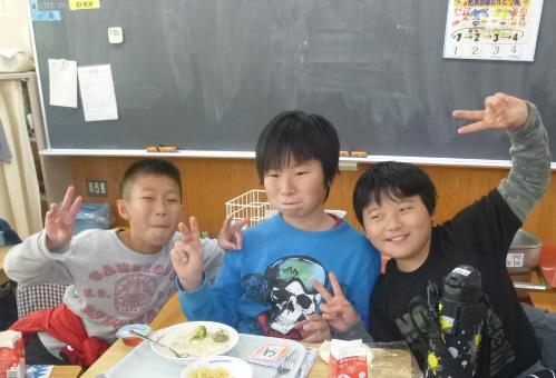 写真：給食時間の様子3