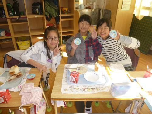 写真：給食時間の様子2