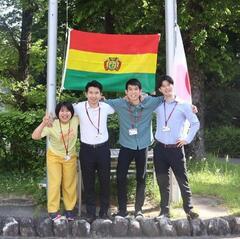 写真：本多さんと3人の隊員