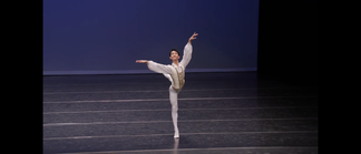 写真：演技中の野村さん