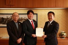 写真：提言書提出