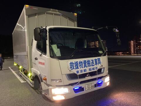 写真：支援物資搬送車両の様子