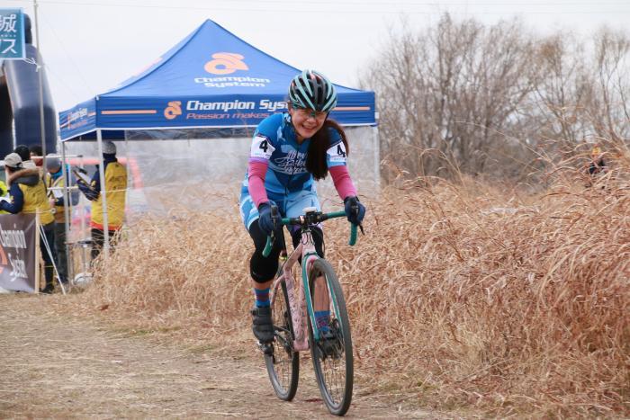 写真：女性によるレース