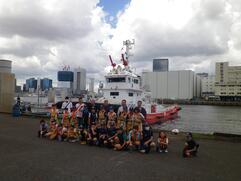 写真：施設見学の様子