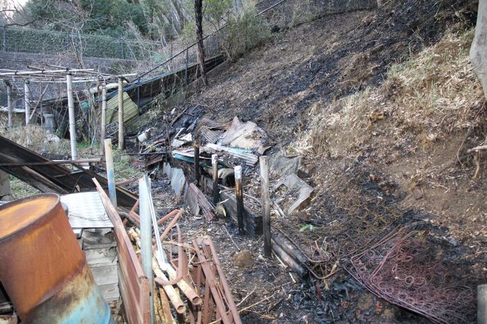 枯れ草等に延焼