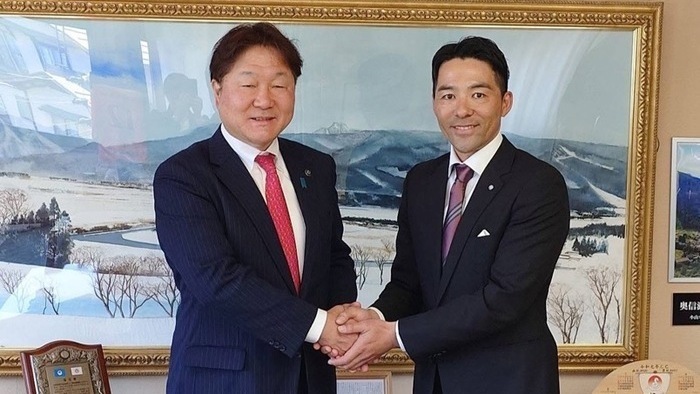 画像：上野新村長との写真