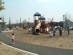 写真：複合遊具