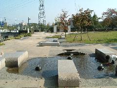 写真：公園内の水の流れ