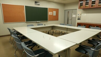 城山公民館　小会議室　後方から前方
