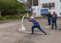 照片:消防操作训练的情况