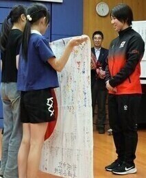 照片：旗帜赠送