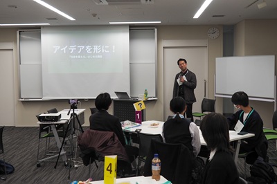 讲座的情况。Green Bird高圆寺团队负责人谷村一成先生正在向参与者讲话。