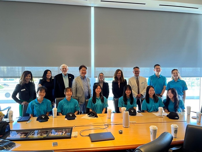 Image: Students on homestay with the Mayor and people from Foster City