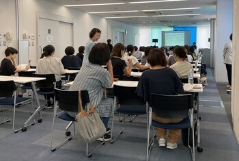 Imagen: Escena de trabajo durante el seminario