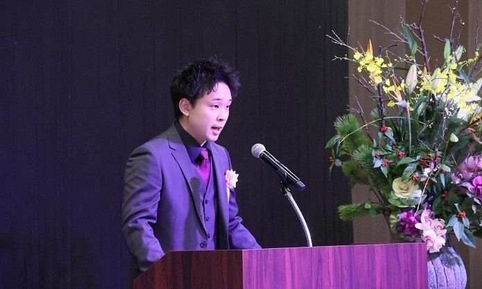 사진: 새 성인 대표 인사