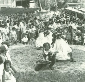 Foto: Dança do Leão do Santuário Aoi (Patrimônio Cultural Designado pela Cidade)