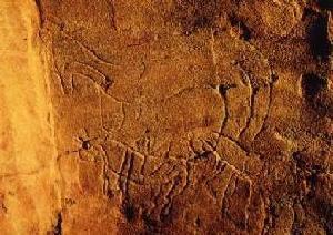 Foto: Gravura em linha de um cavalo desenhada dentro do local da fornalha