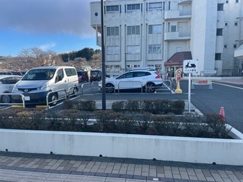 Estacionamento de bicicletas (somente para motos) e espaço de estacionamento