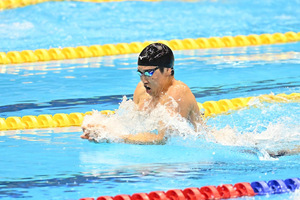 Foto: Atleta Yanagisawa durante a natação competitiva 1