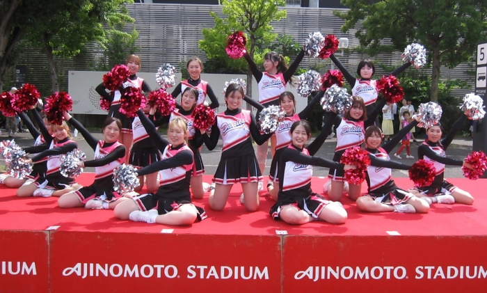 Imagem do time de cheerleading da Universidade Komazawa Women's