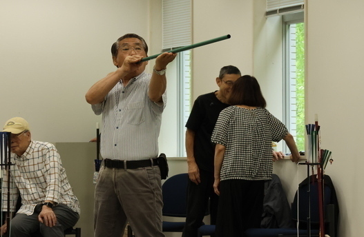 Foto do Sr. Ishikawa praticando