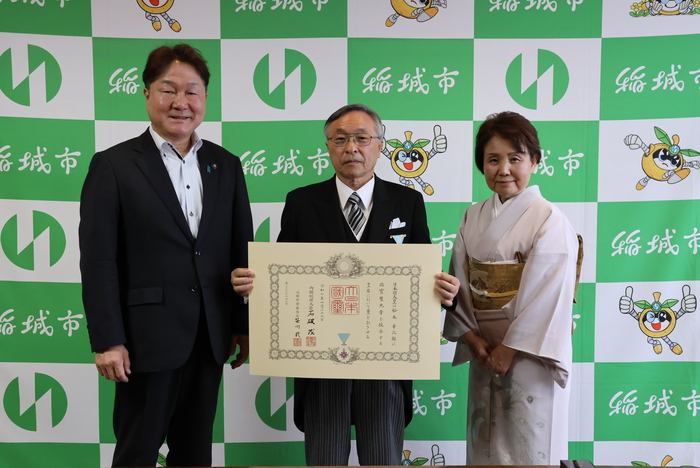 照片:瑞寶雙光章受章 稻城市消防團前團長 松本幸次郎氏